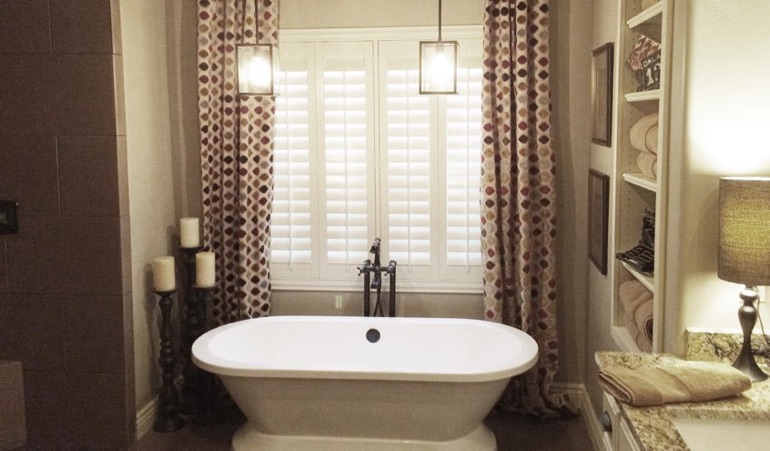 Polywood Shutters in Philadelphia Bathroom